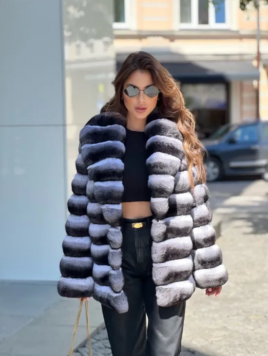 Шуба из меха шиншиллы с шалевым воротником