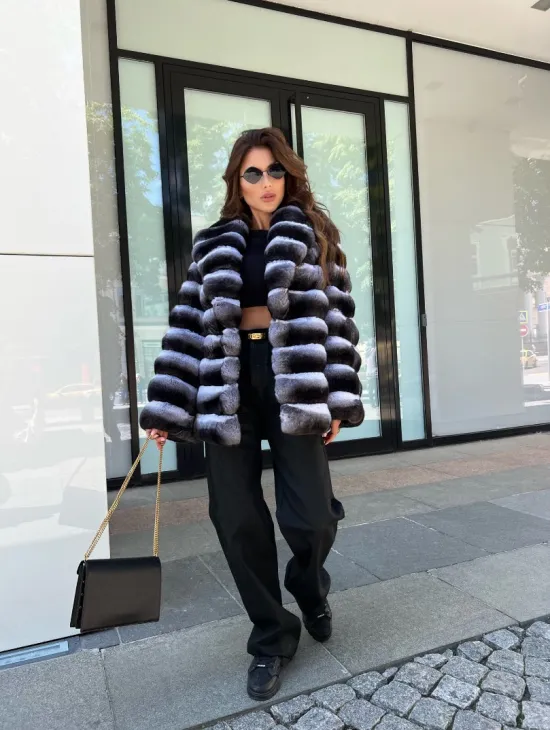 Шуба из меха шиншиллы с шалевым воротником