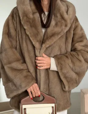 Короткая зимняя норковая шуба с капюшоном