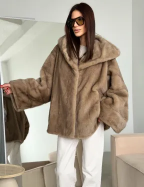 Короткая зимняя норковая шуба с капюшоном