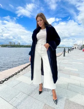 Шуба из плюшевой норки в цвете индиго