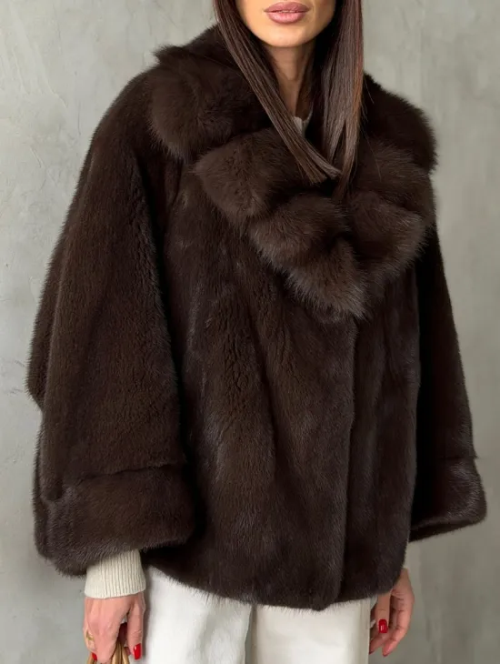 Короткий норковый жакет с воротником из куницы
