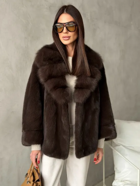 Короткий норковый жакет с воротником из куницы