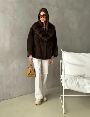 Короткий норковый жакет с воротником из куницы