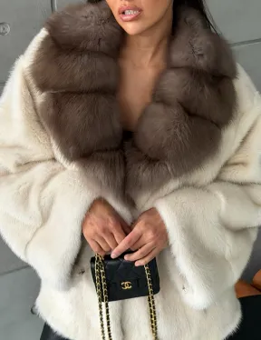 Норковая шуба с отделкой на воротнике из куницы