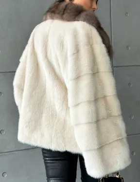 Норковая шуба с отделкой на воротнике из куницы