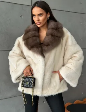 Норковая шуба с отделкой на воротнике из куницы