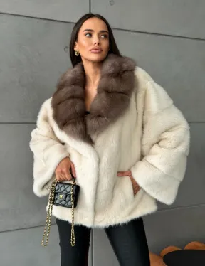 Норковая шуба с отделкой на воротнике из куницы