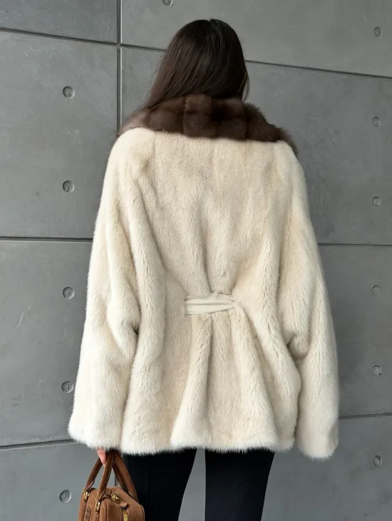 Светлая норковая шуба oversize - воротник куница