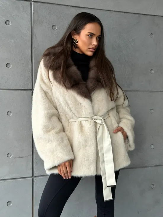 Светлая норковая шуба oversize - воротник куница