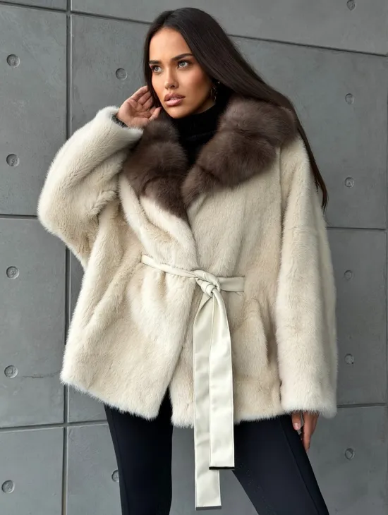 Светлая норковая шуба oversize - воротник куница