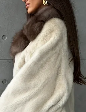 Светлая норковая шуба oversize - воротник куница