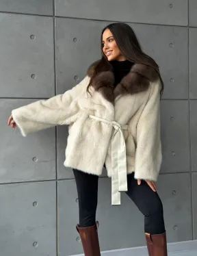 Светлая норковая шуба oversize - воротник куница