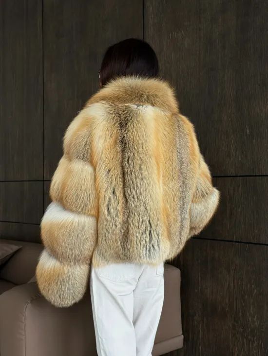 Полушубок-кроп с шалевым воротником из лисы