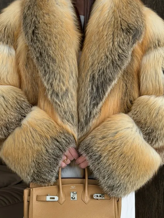 Полушубок-кроп с шалевым воротником из лисы