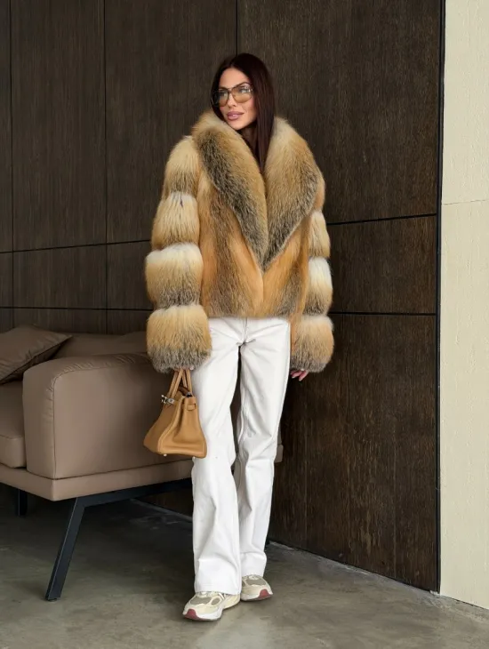 Полушубок-кроп с шалевым воротником из лисы