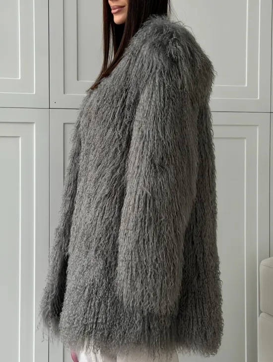 Удлиненная серая шуба из ламы