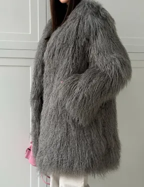 Удлиненная серая шуба из ламы