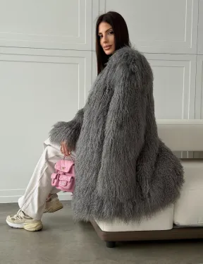 Удлиненная серая шуба из ламы