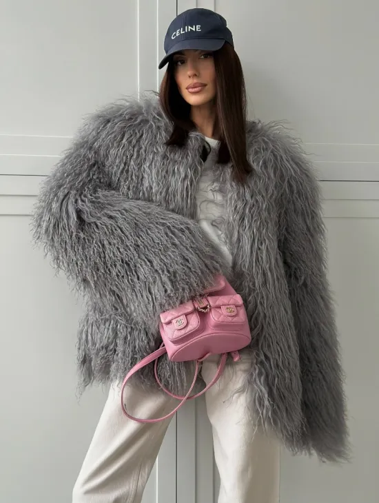 Серая шуба из натурального меха ламы