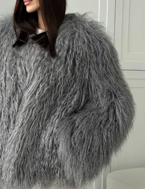 Серая шуба из натурального меха ламы