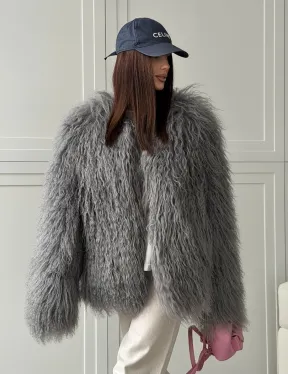 Серая шуба из натурального меха ламы