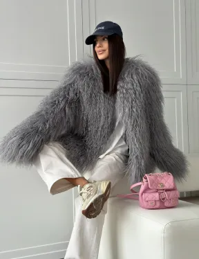 Серая шуба из натурального меха ламы