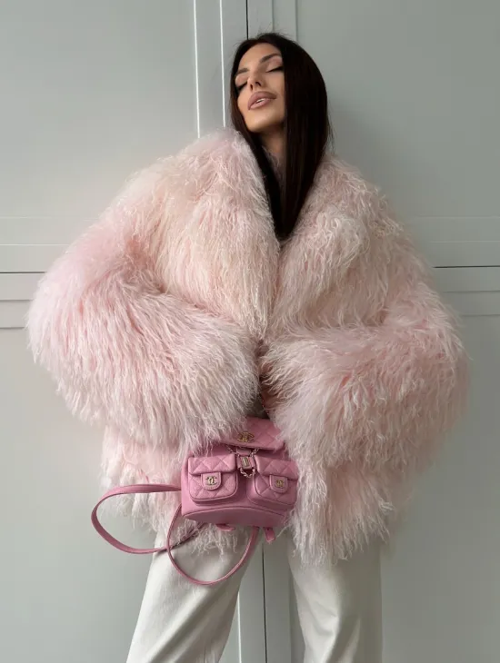 Шуба из меха ламы - цвет розовый