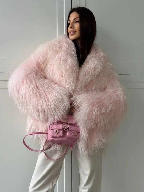 Шуба из меха ламы - цвет розовый