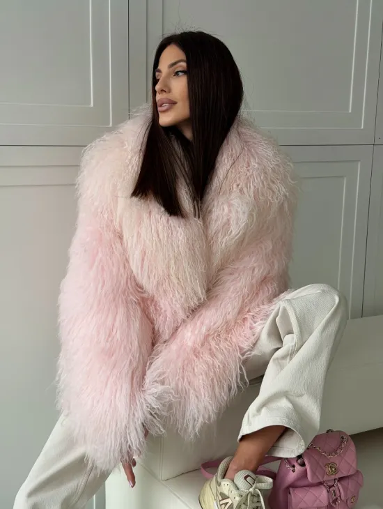 Шуба из меха ламы - цвет розовый