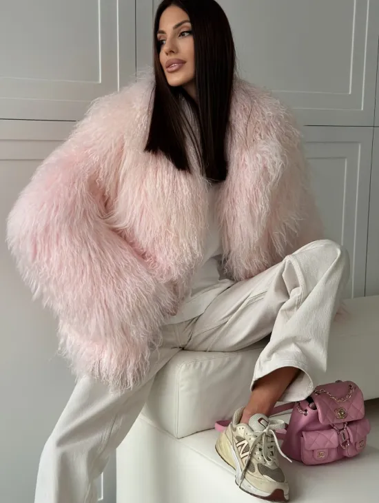 Шуба из меха ламы - цвет розовый