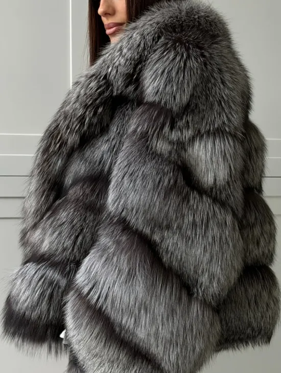 Полушубок из натурального меха чернобурки