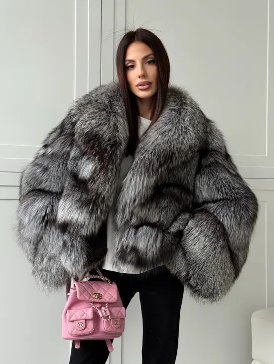 Полушубок из натурального меха чернобурки