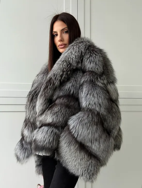 Полушубок из натурального меха чернобурки