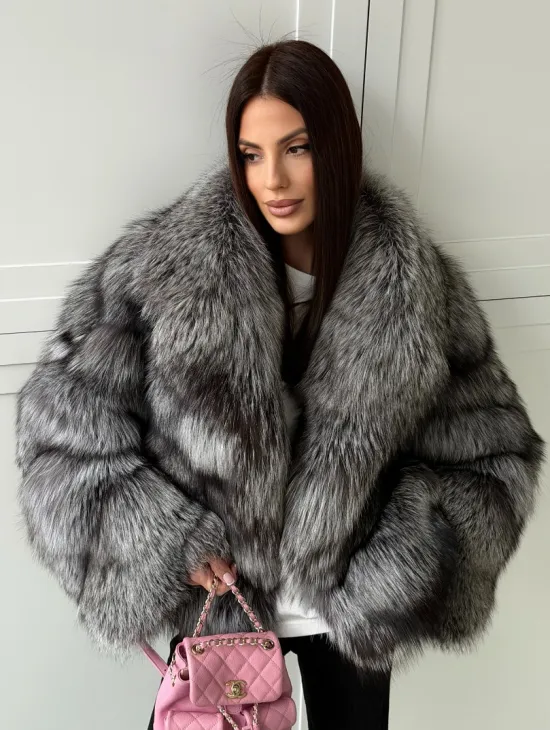 Полушубок из натурального меха чернобурки