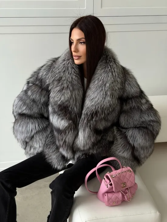 Полушубок из натурального меха чернобурки