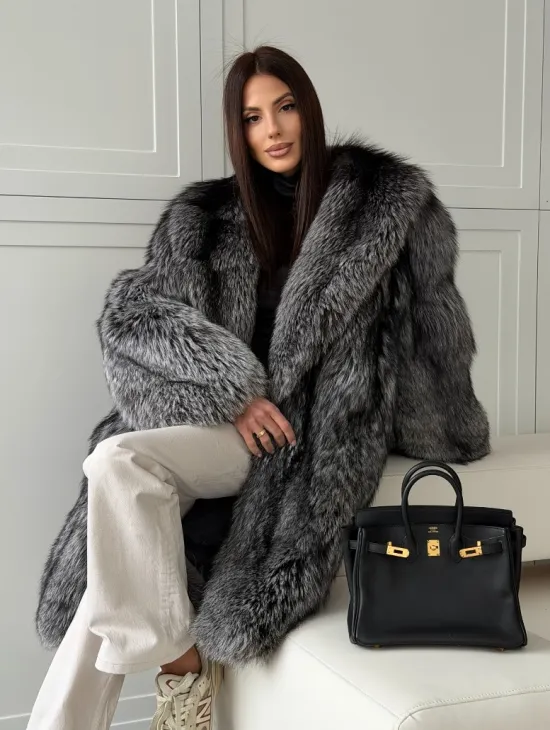Шикарная шуба из чернобурки