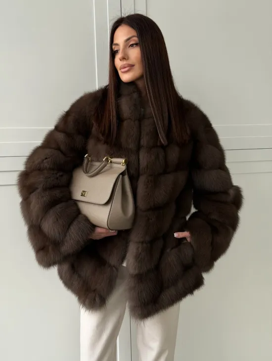 Женская шуба из меха куницы
