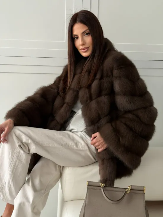Женская шуба из меха куницы