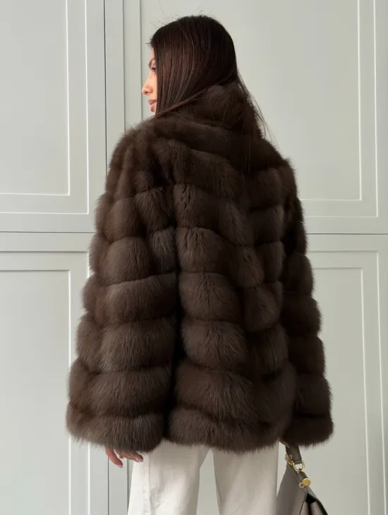 Женская шуба из меха куницы