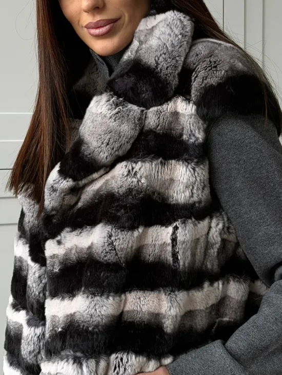 Меховой жилет из шиншиллового кролика