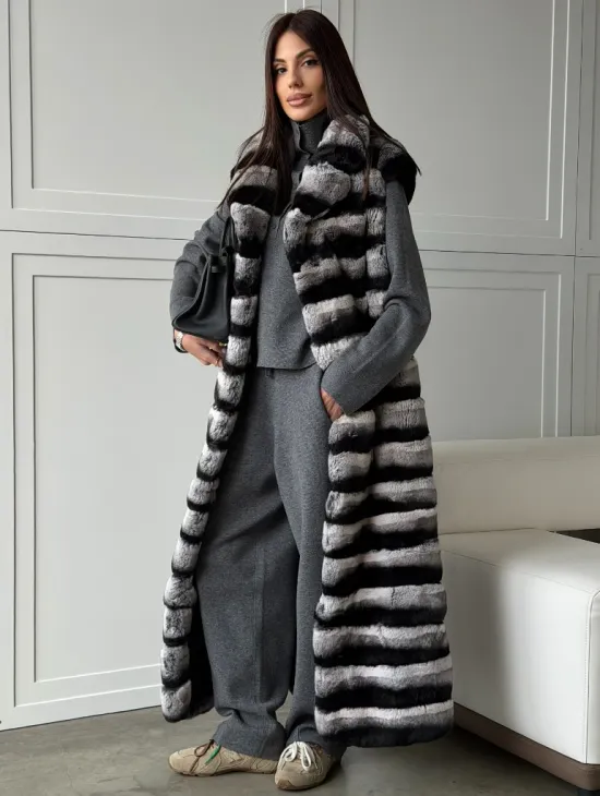 Меховой жилет из шиншиллового кролика