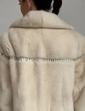 Шуба из аукционной норки с отделкой из кожи в цвете жемчуг