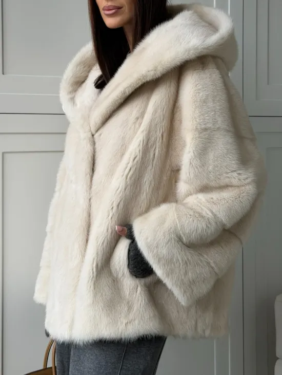 Норковый полушубок с капюшоном кобра