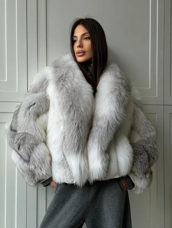 Полушубок из белой лисы, рукава - косички