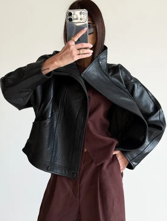 Черная женская кожаная куртка