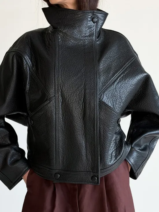 Черная женская кожаная куртка