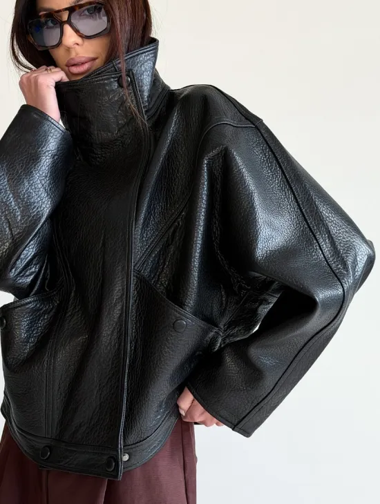 Черная женская кожаная куртка