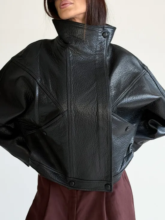 Черная женская кожаная куртка