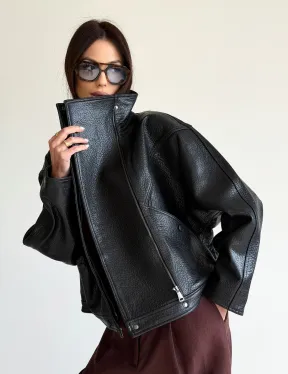 Черная женская кожаная куртка